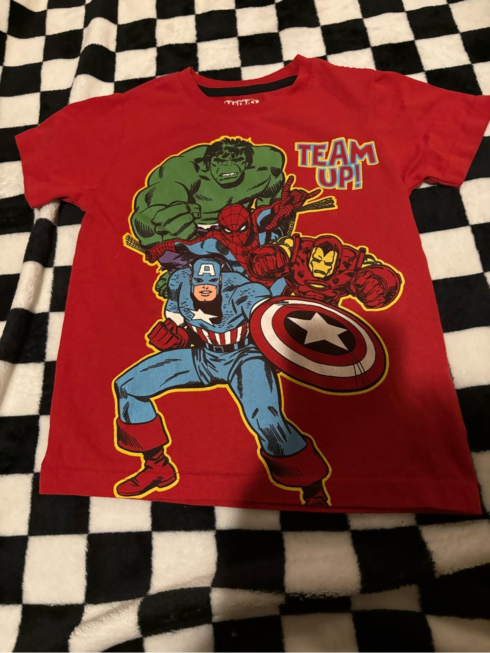 Size 7 red marvel tshirt